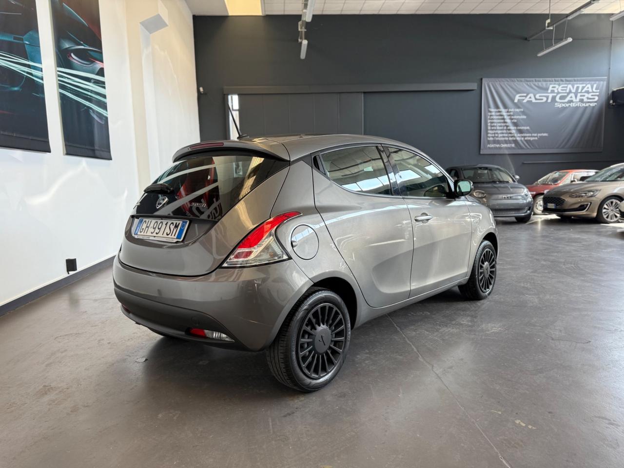 Lancia Ypsilon 1.0 FireFly 5 porte S&S Hybrid Ecochic Silver