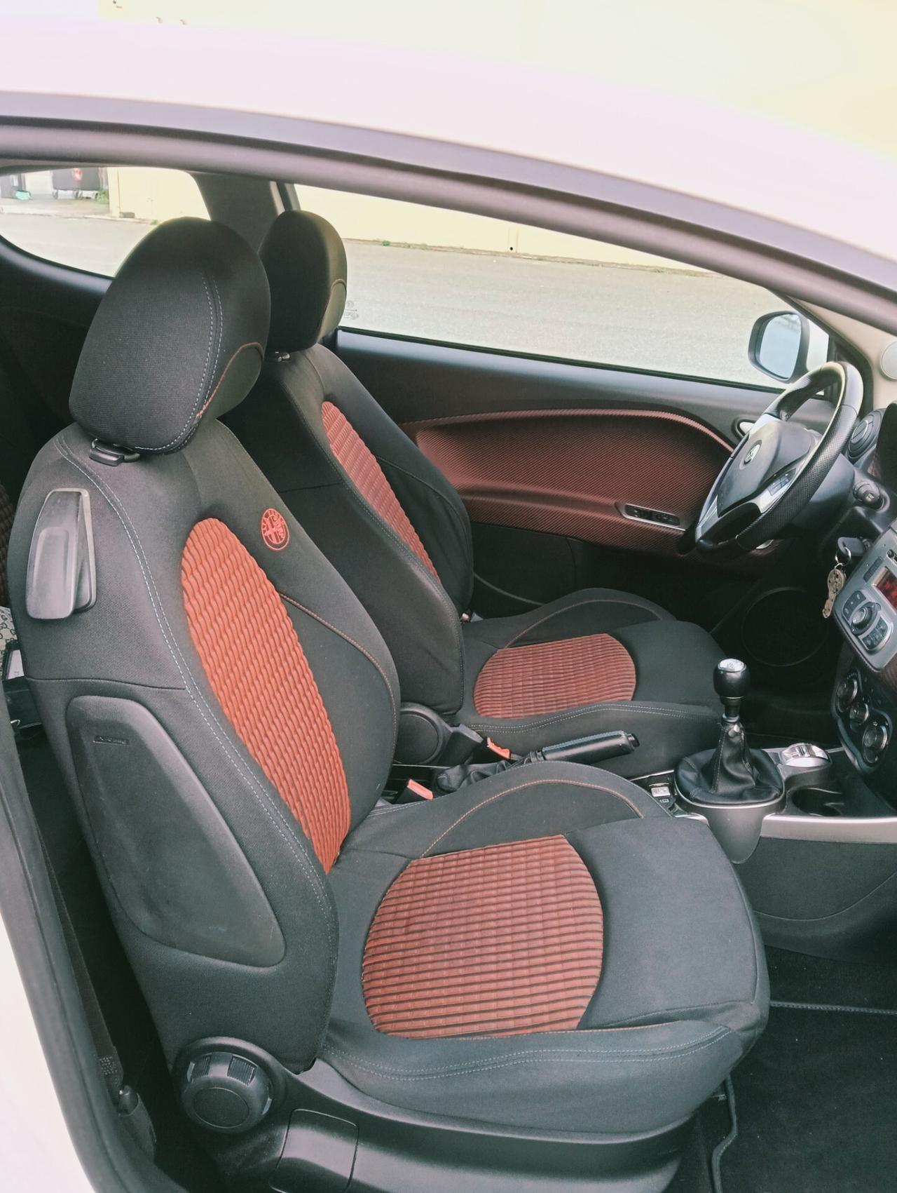 Alfa Romeo MiTo 1.6 JTDm 16V Distinctive Sport Pack