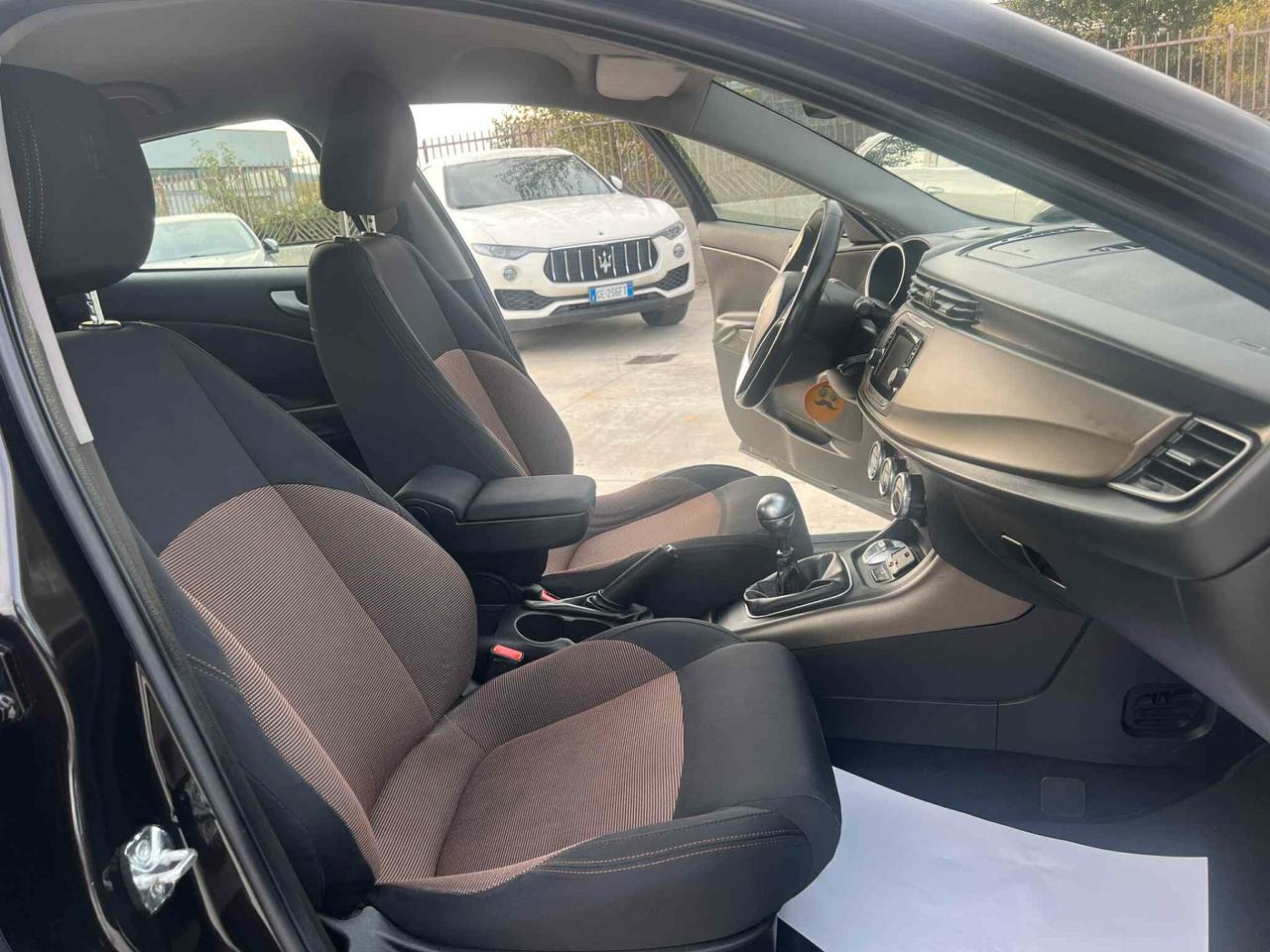 Alfa Romeo Giulietta 1.6 Mjt 105CV -DISTINCTIVE-