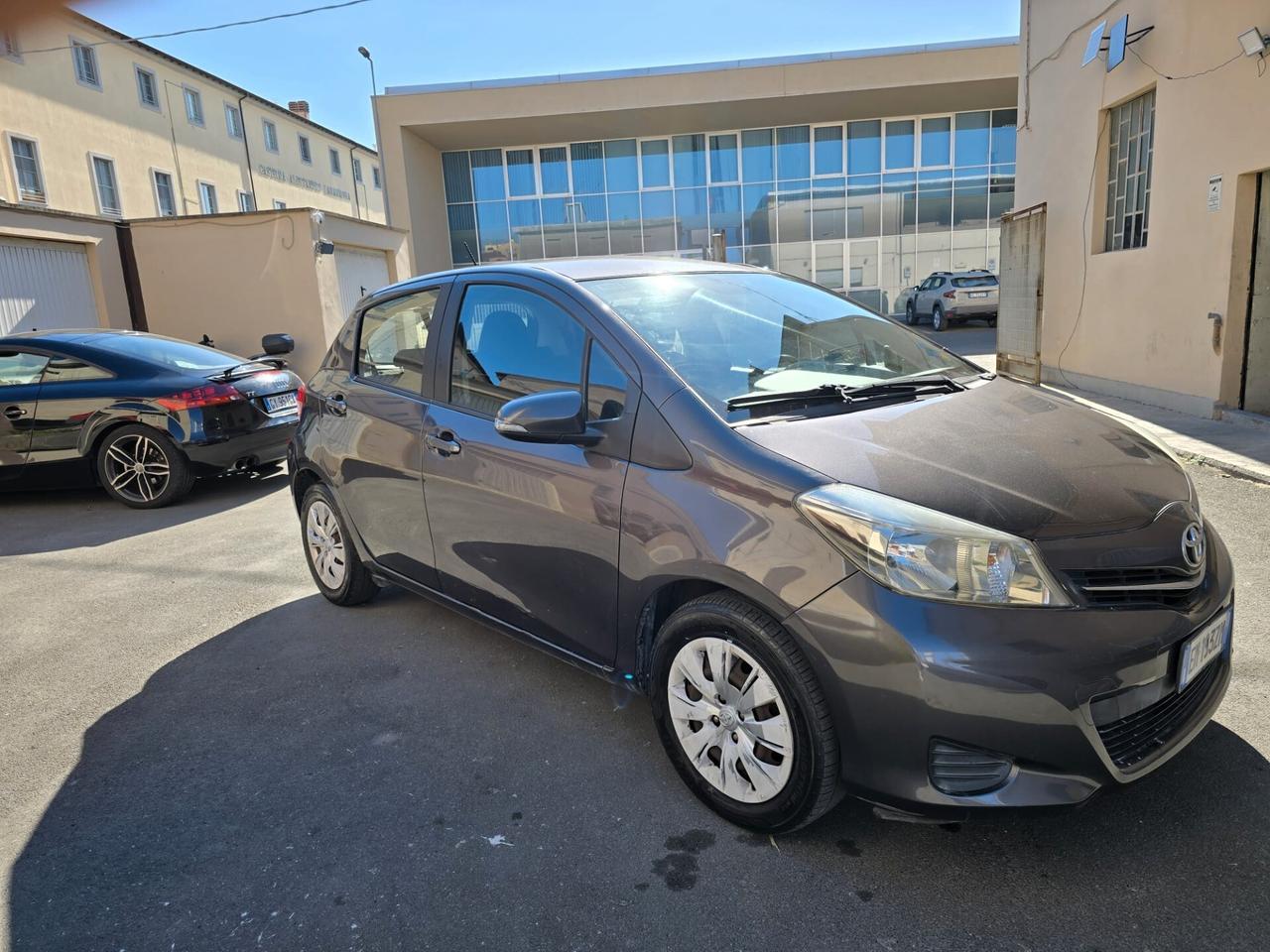 Toyota Yaris 1.0 5 porte Lounge perfetta possibilita 12 mesi garanzia