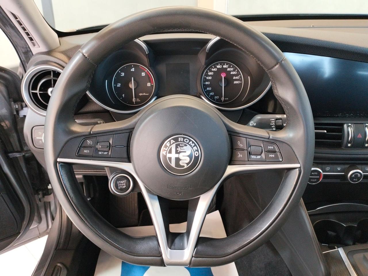 Alfa Romeo Giulia 2016 2.2 t Business 136cv auto