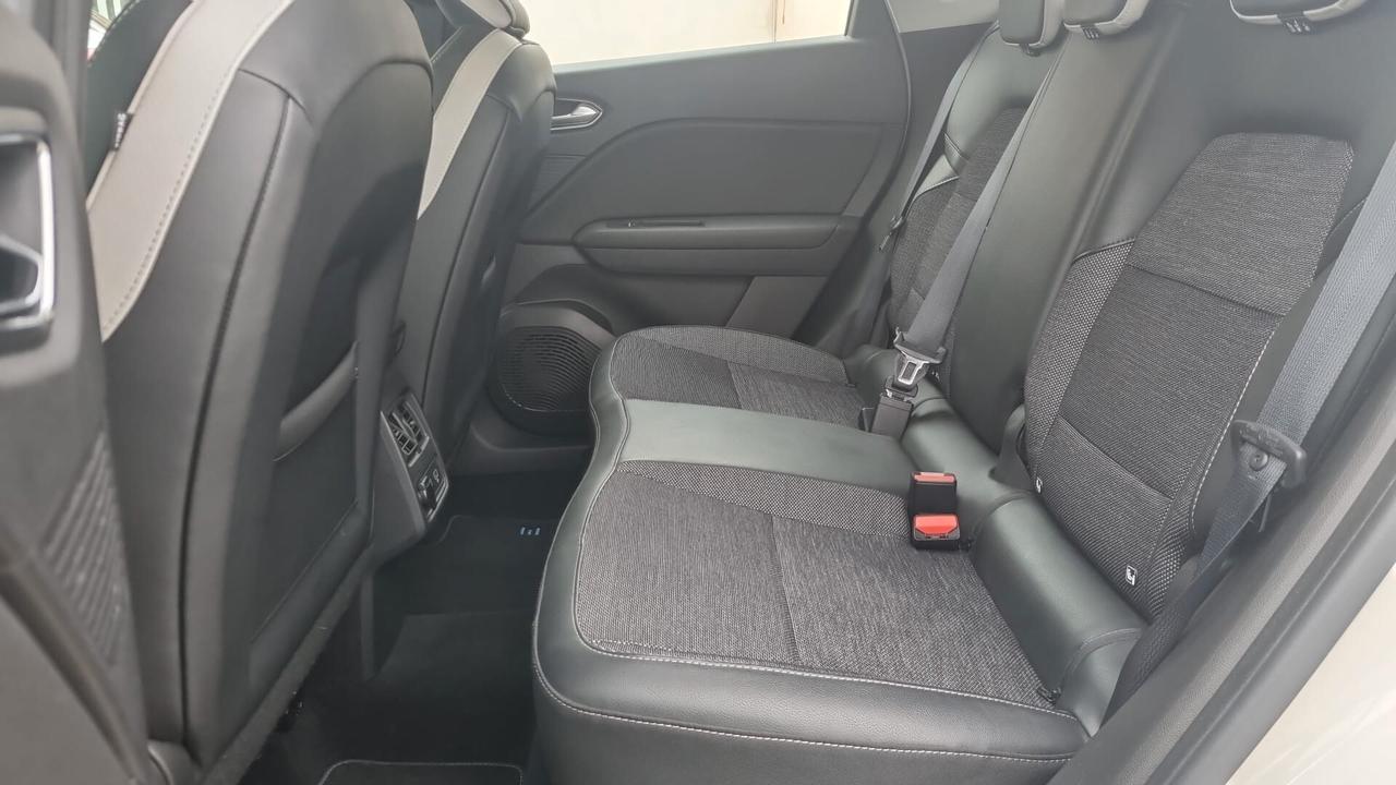 Renault Captur Plug-in Hybrid E-Tech 160 CV Initiale Paris