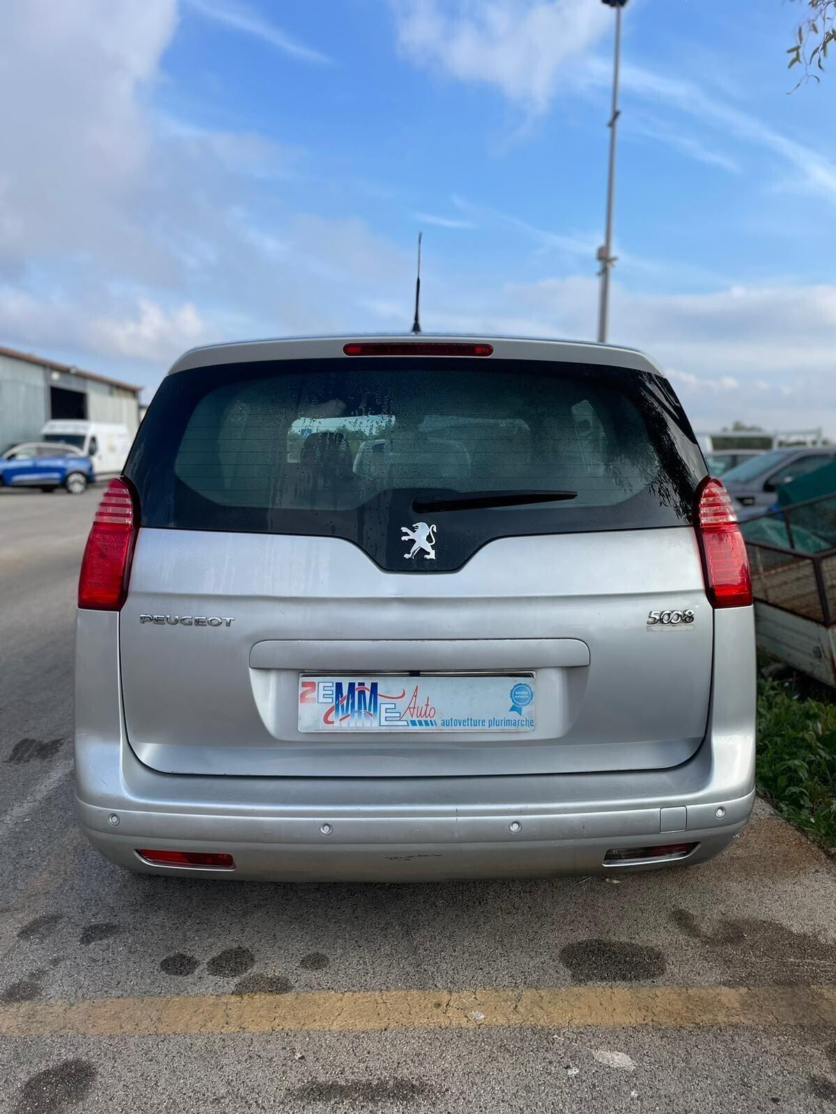 Peugeot 5008 1.6 HDi 110CV cambio robotizzato Tecn