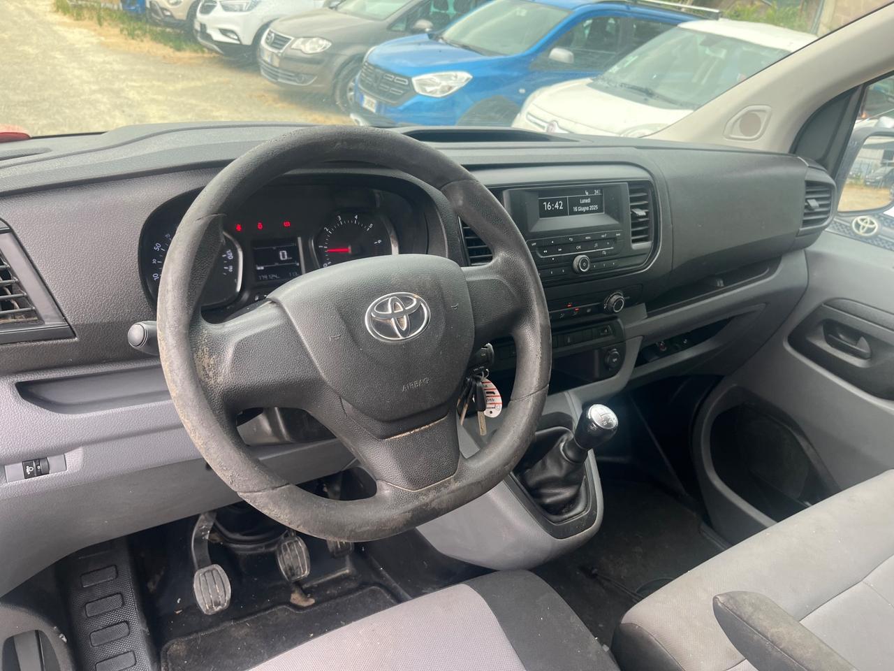 Toyota Proace Proace Verso 1.6D L0 S Comfort