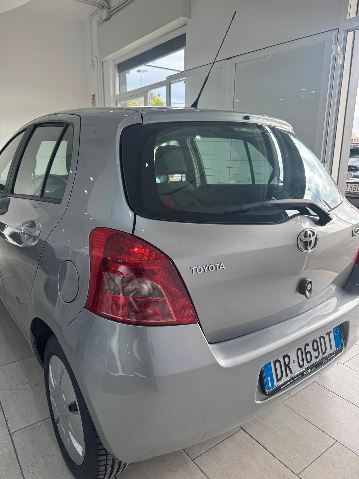 Toyota Yaris 1.0 5 porte