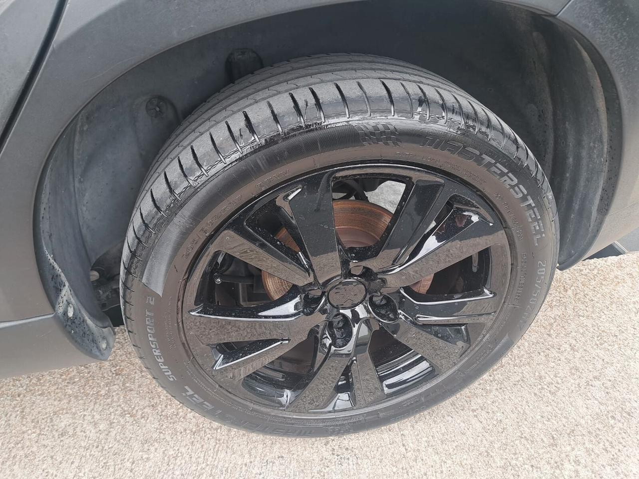 PEUGEOT 2008 1.6 BLUEHDI 100 CV ALLURE