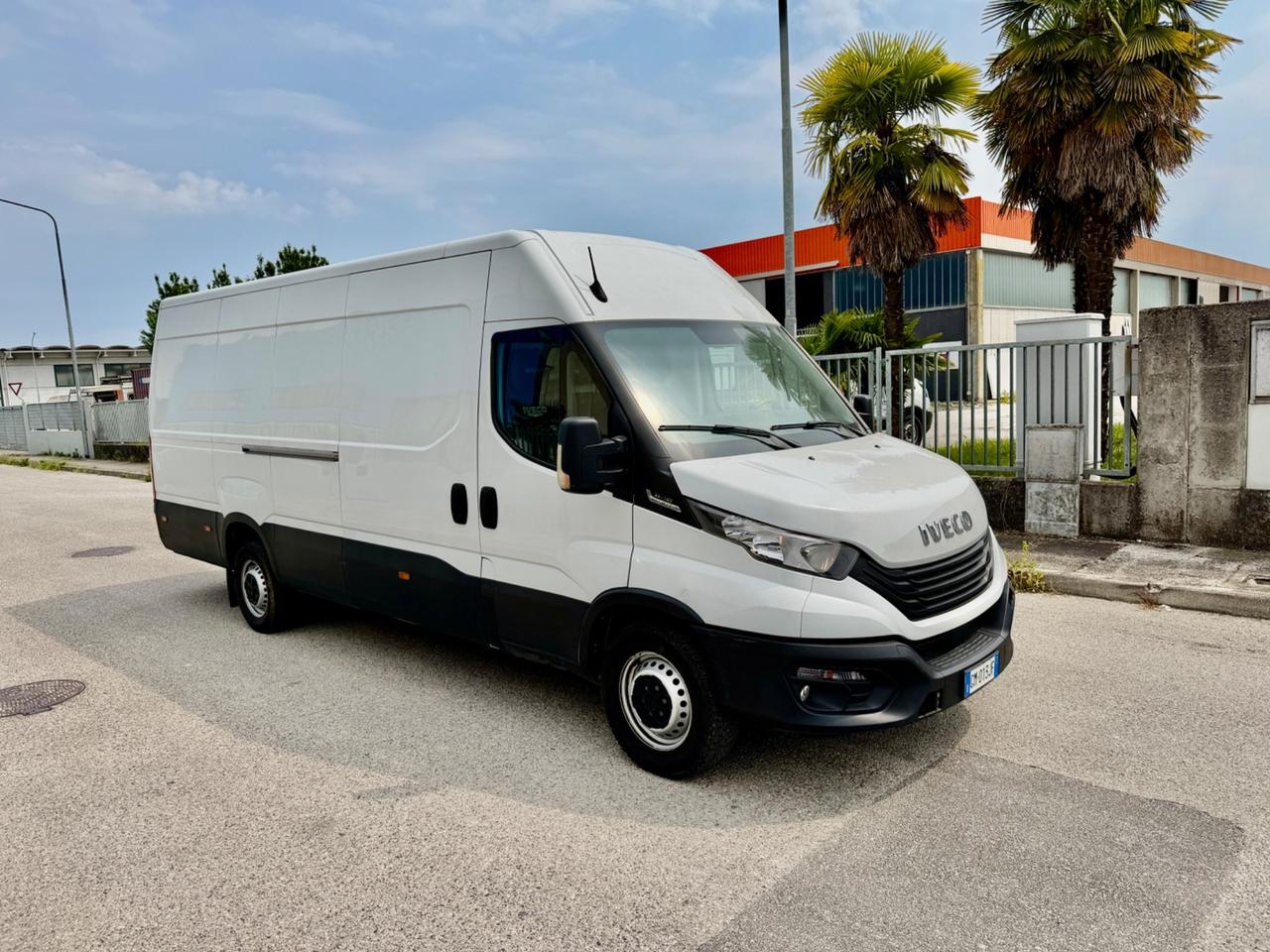 Iveco Daily- 2023 Cambio Automatico