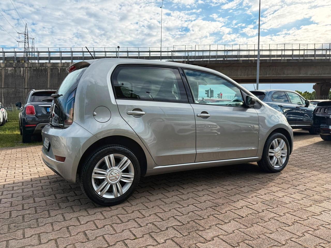 Volkswagen up! 1.0 75 CV 5p. AUTOMATICA TELECAMERA CRUISE SENSORI PDC