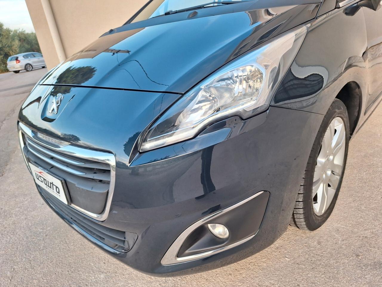 Peugeot 5008 1.6 HDi 115CV 7 posti 2014