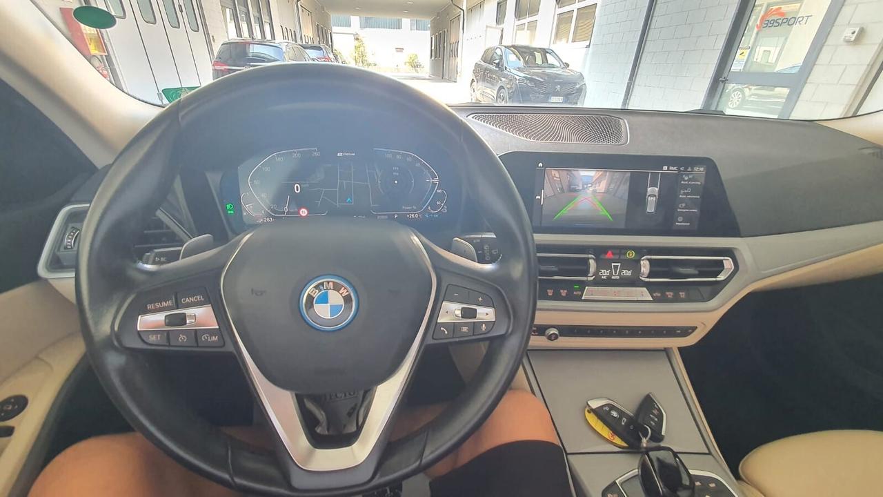 Bmw 330e xDrive Touring Advantage
