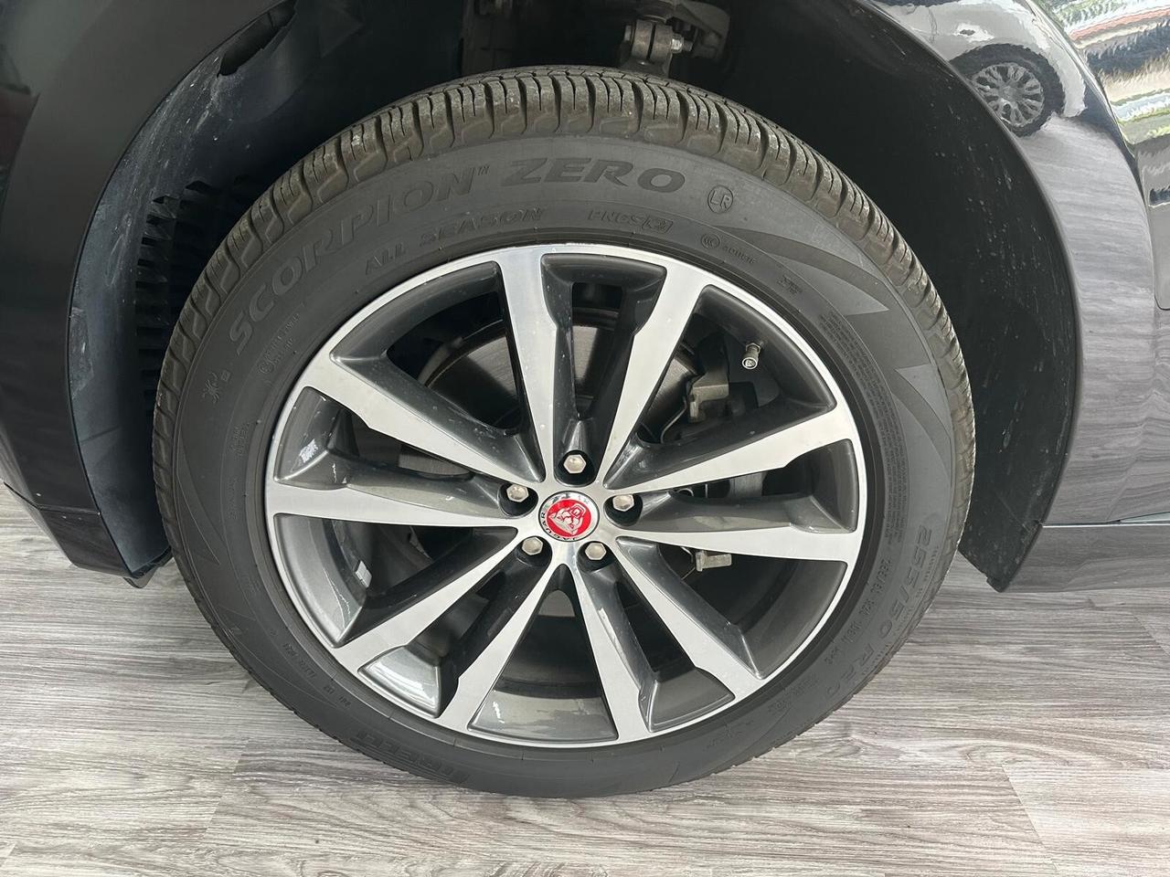 Jaguar F-Pace 2.0 D 180 CV AWD aut. R-Sport