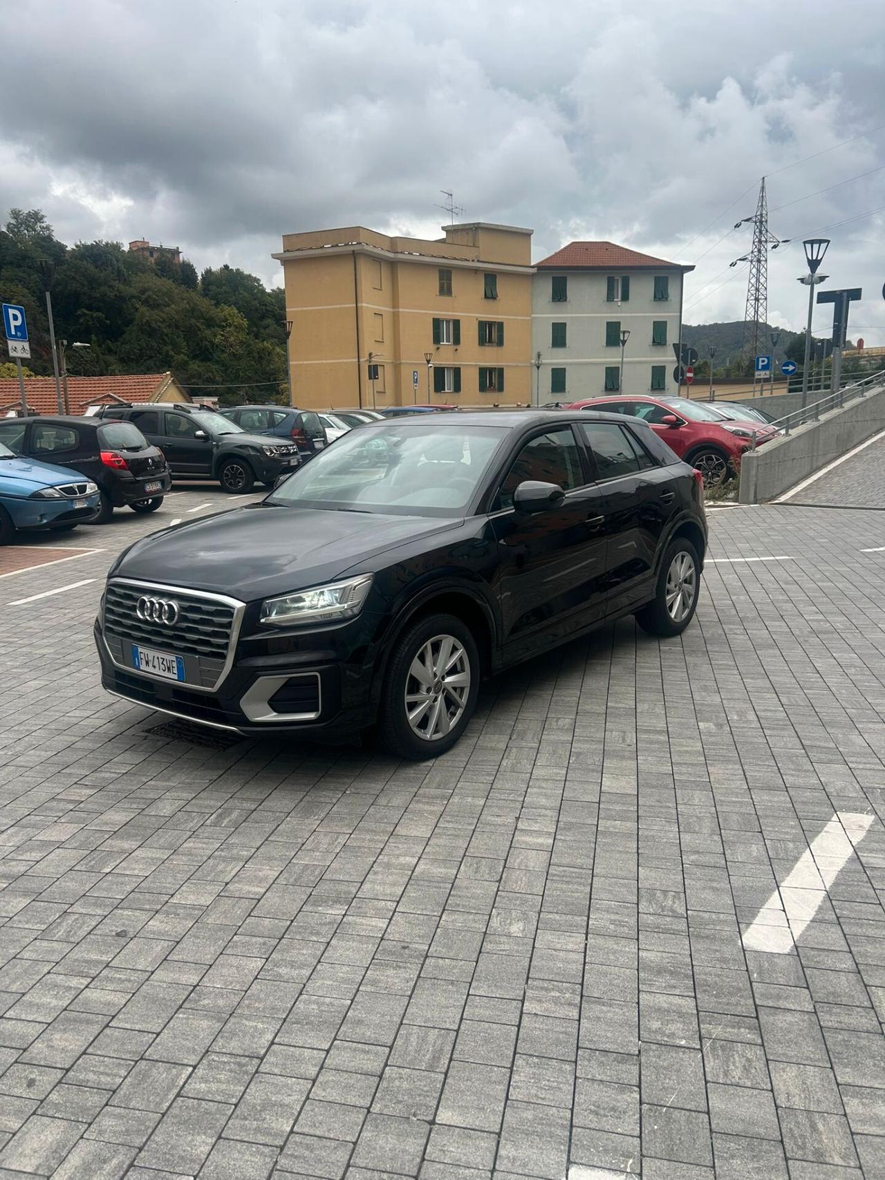 Audi Q2 30 TDI Identity Black