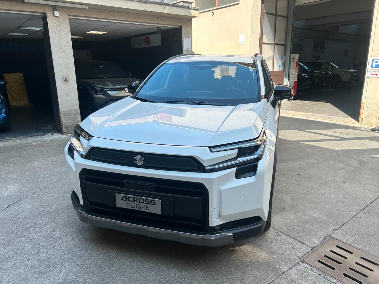 NUOVA Suzuki Across Plug-in Hybrid 4X4