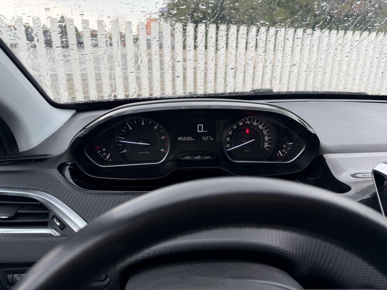 Peugeot 2008 BlueHDi 100 S&S Black Matt