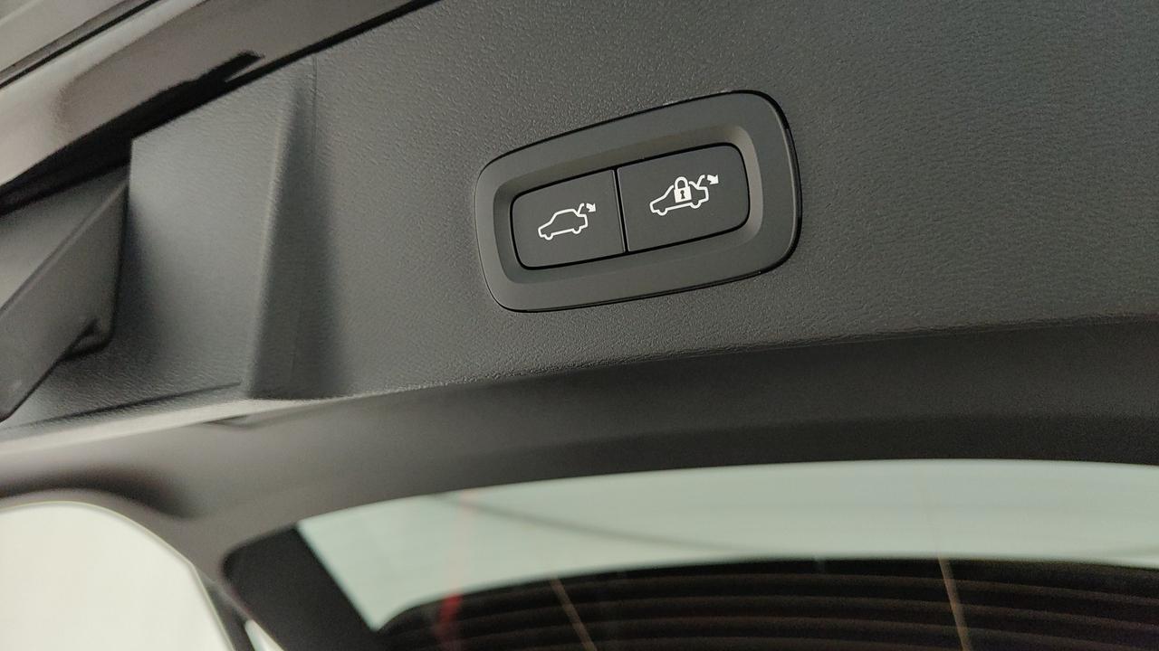 VOLVO XC40 2.0 b3 Plus Black Edition auto