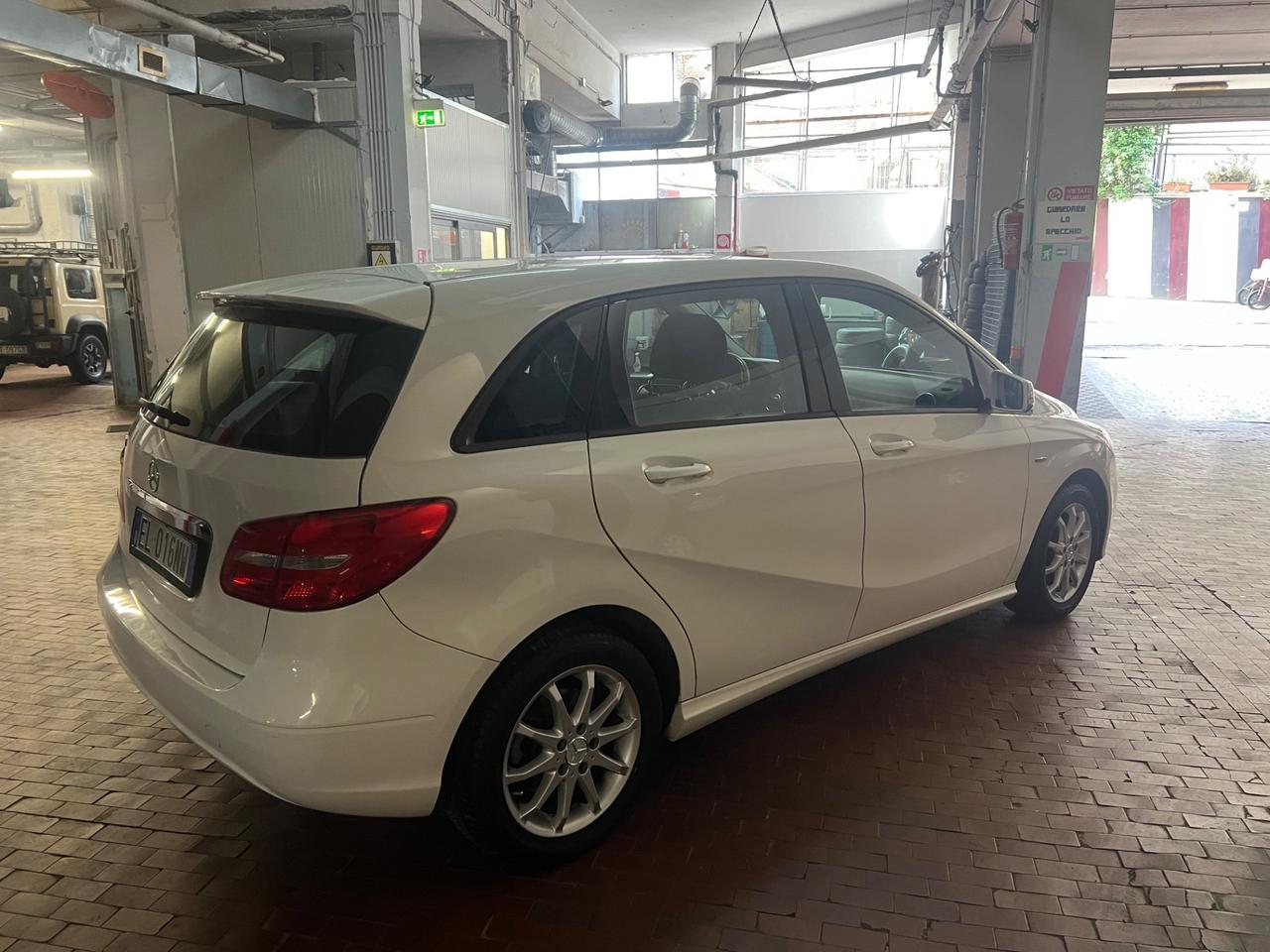 Mercedes B180 90Kw (BENZINA EURO5) NEOPATENTATI OK