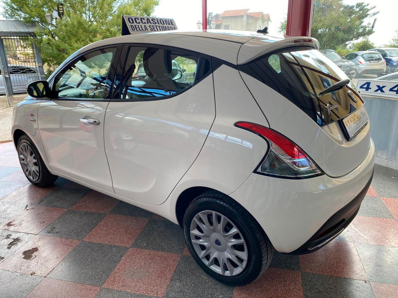 Lancia Ypsilon 1.0 Hybrid Silver