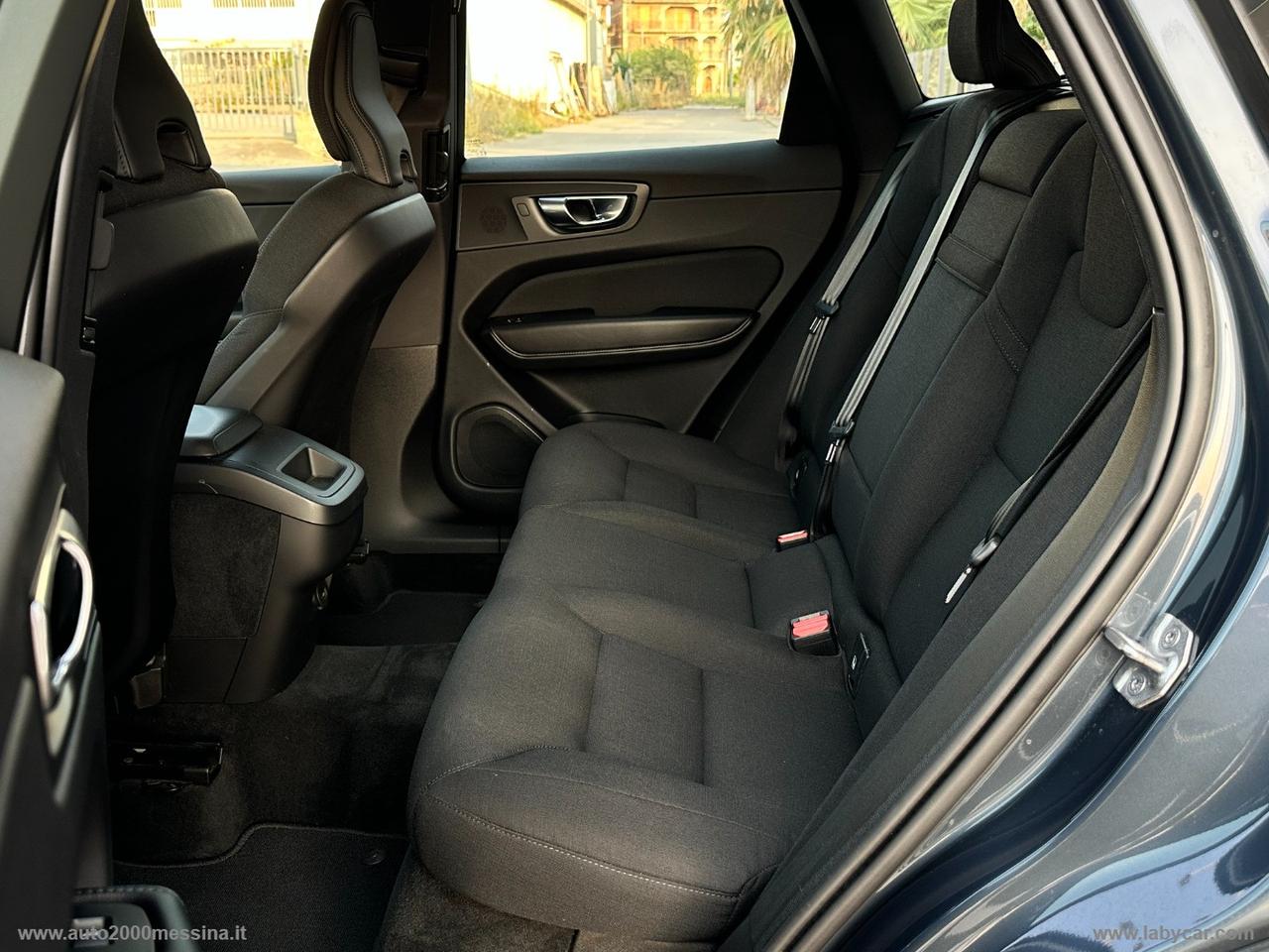 VOLVO XC60 B4 AWD GEARTRONIC MOMENTUM PRO IBRIDO DIESEL