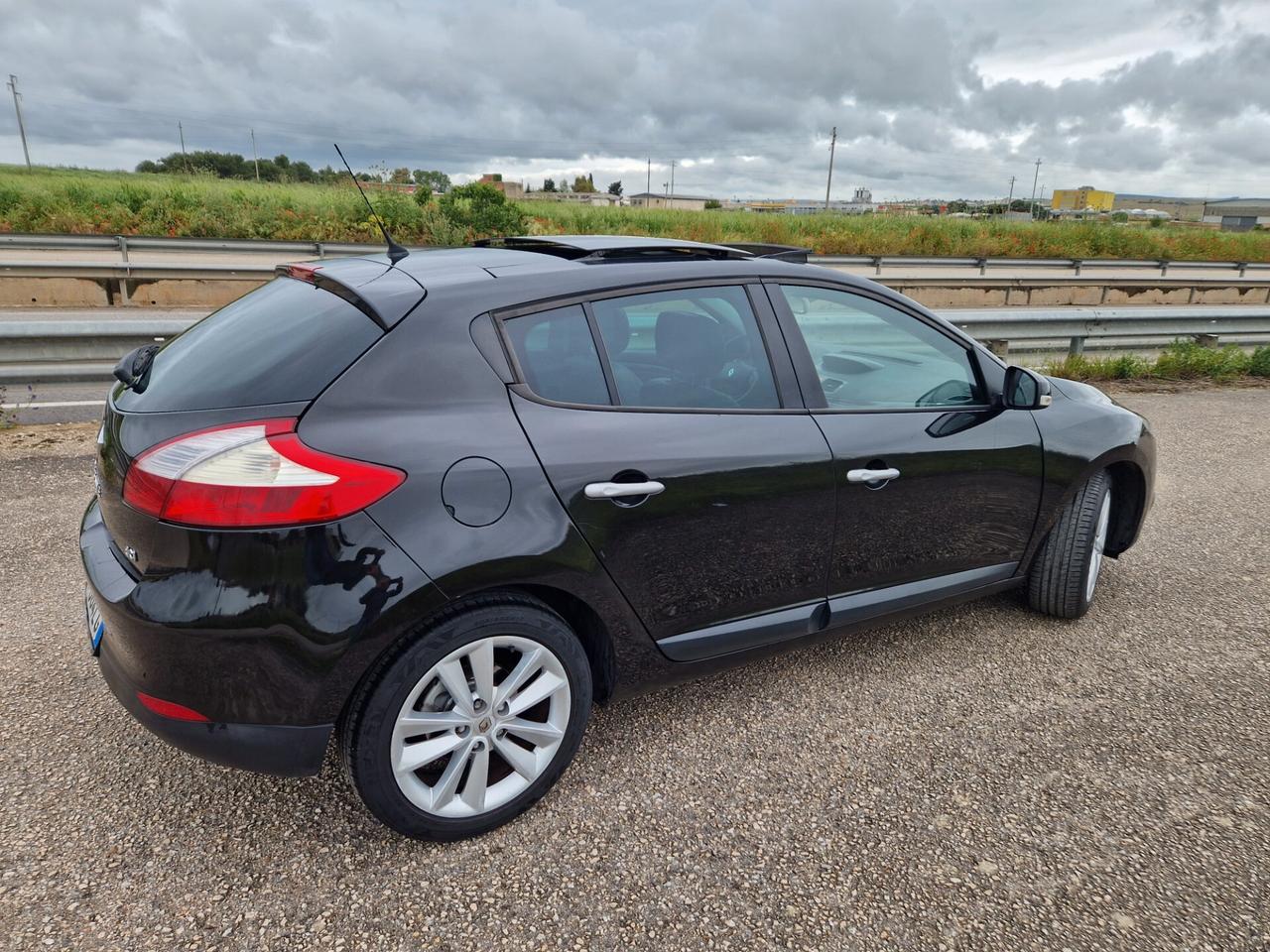 Renault Megane Mégane C-C 1.5 dCi 110CV EDC Luxe