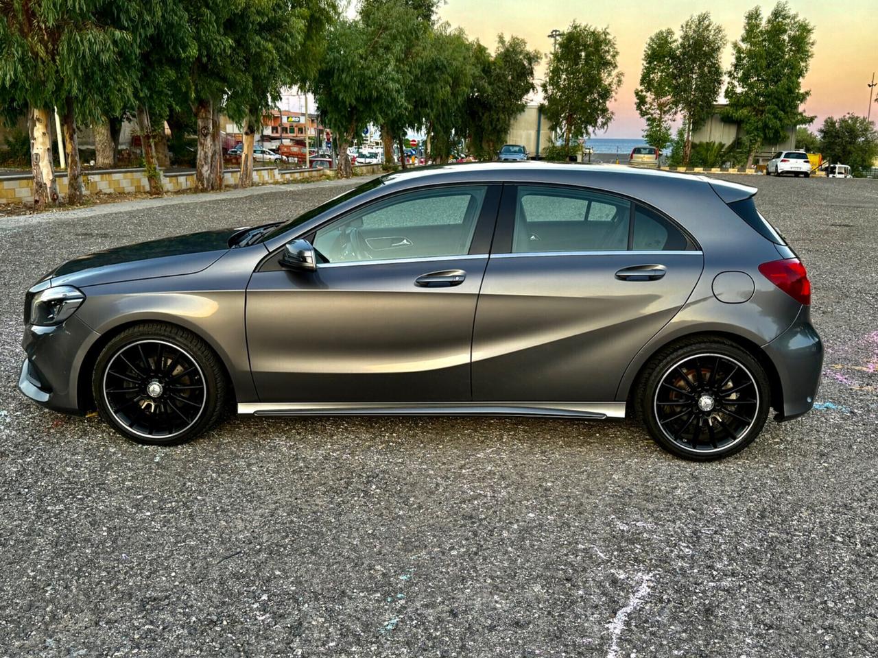 MERCEDES-BENZ A 180 D AUTOMATIC AMG PREMIUM UNI PRO