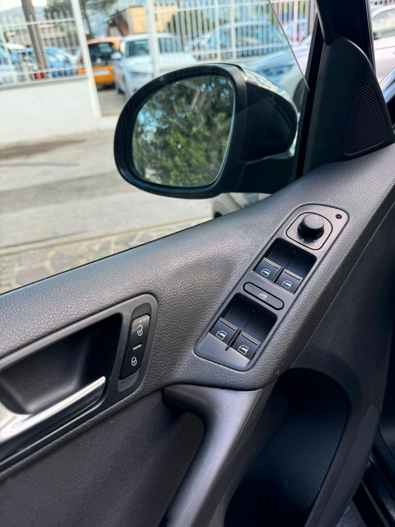 Volkswagen Tiguan 2.0 16V TDI DPF Sport & Style (18°)