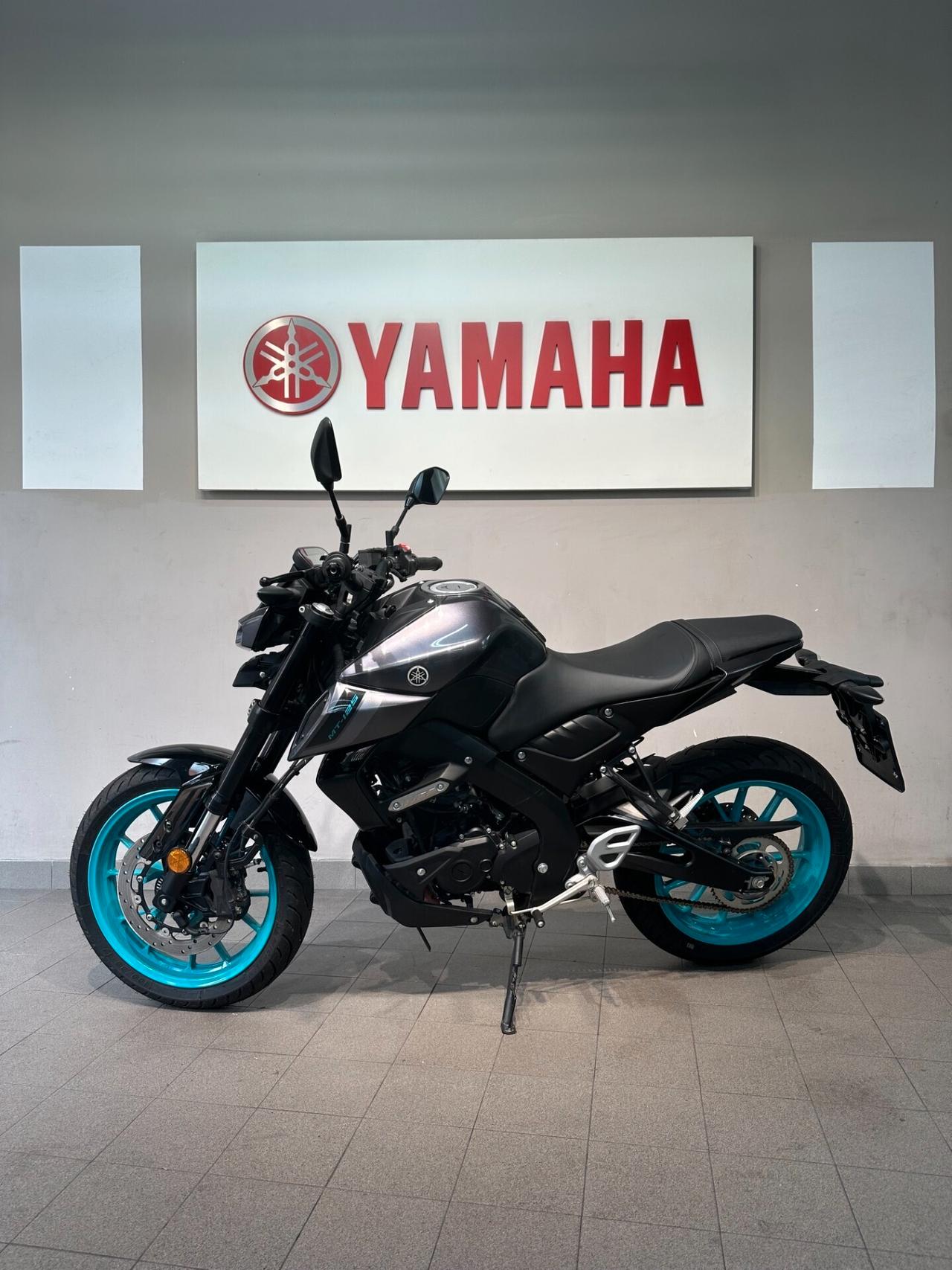 Yamaha MT-125 cyano whell
