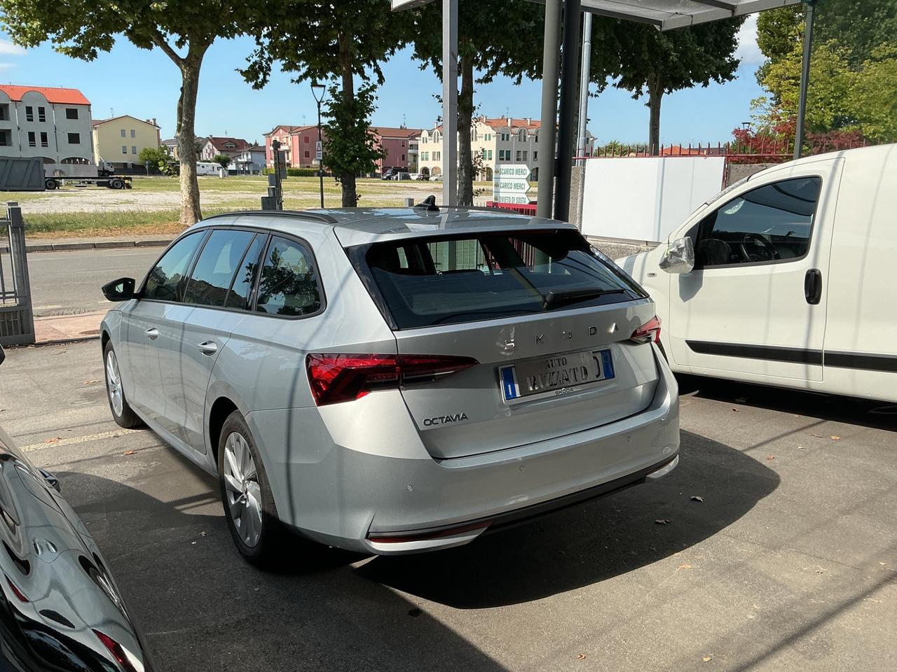 Skoda Octavia 2.0 TDI 150 CV DSG Wagon Selection - KM 22.000