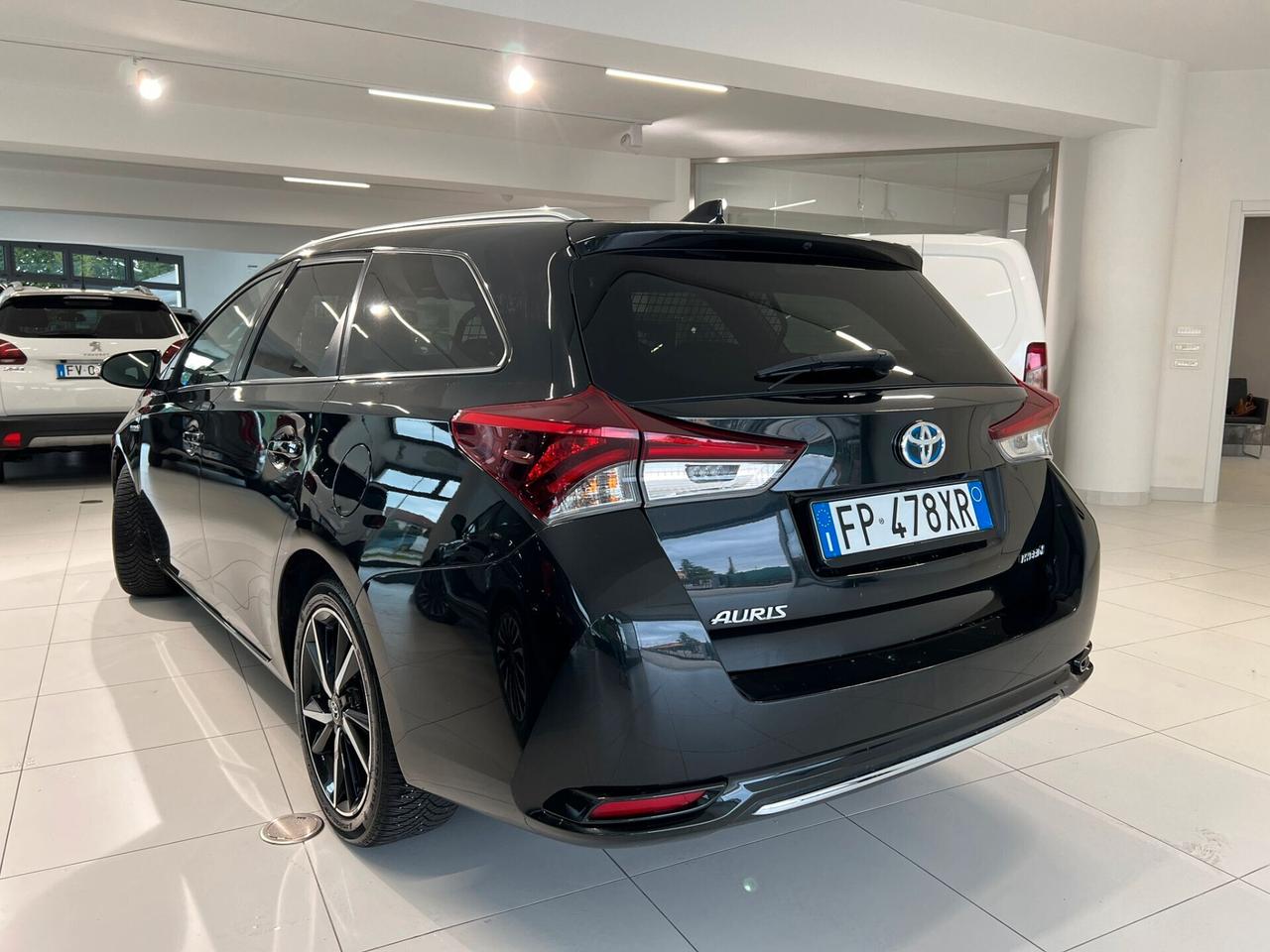 Toyota Auris Touring Sports 1.8 Hybrid Black Edition