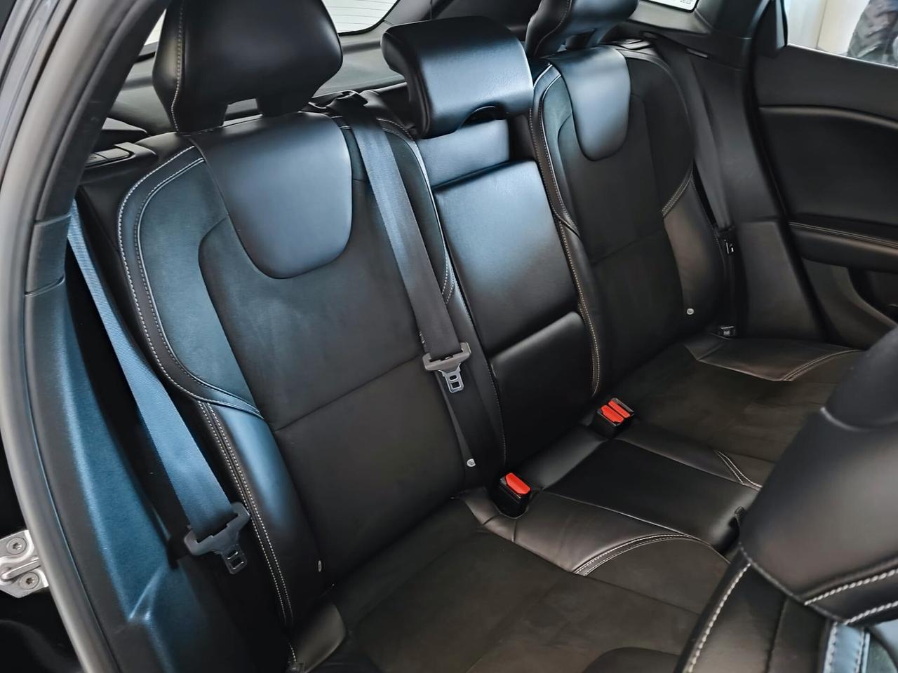 Volvo V40 D2 R-design
