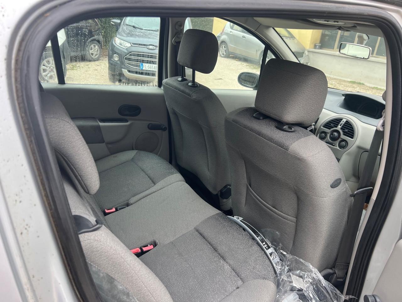 Renault Modus 1.2 16V Saint Tropez