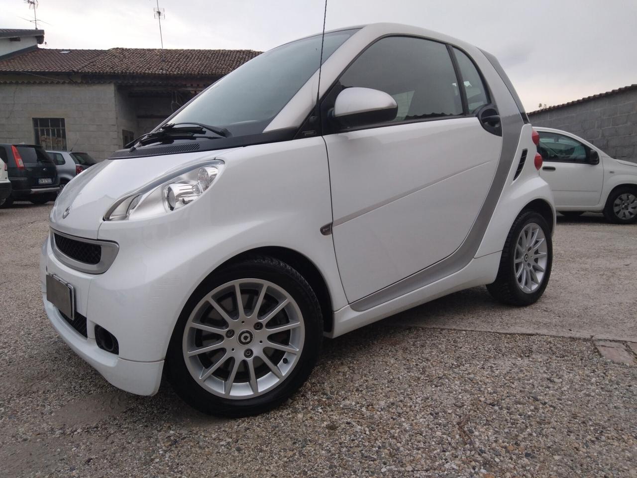 Smart ForTwo 1000 52 kW MHD coupé pure