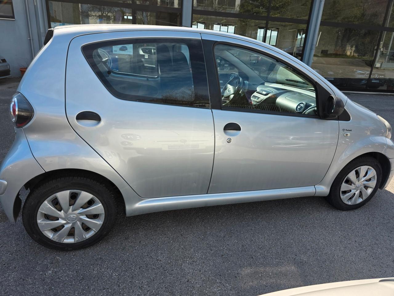 Toyota Aygo 1.0 12V VVT-i 5 porte Active Connect