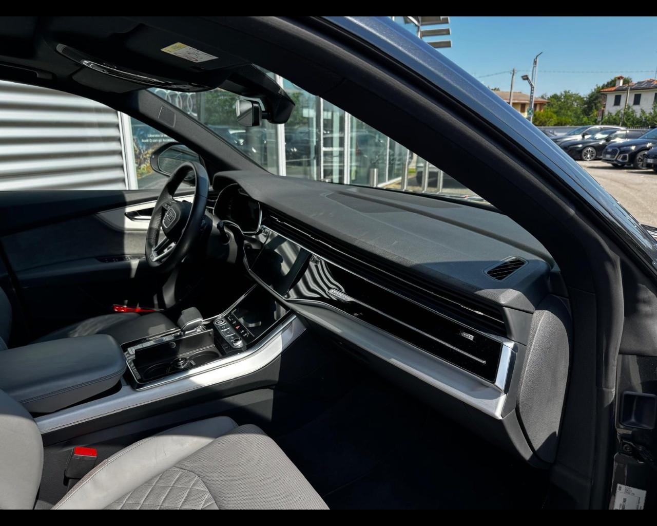 AUDI Q8 55 3.0 TFSI E TITRONIC QUATTRO SPORT