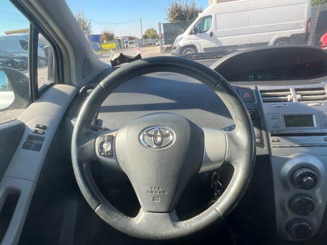 TOYOTA Yaris 1.0 5 porte