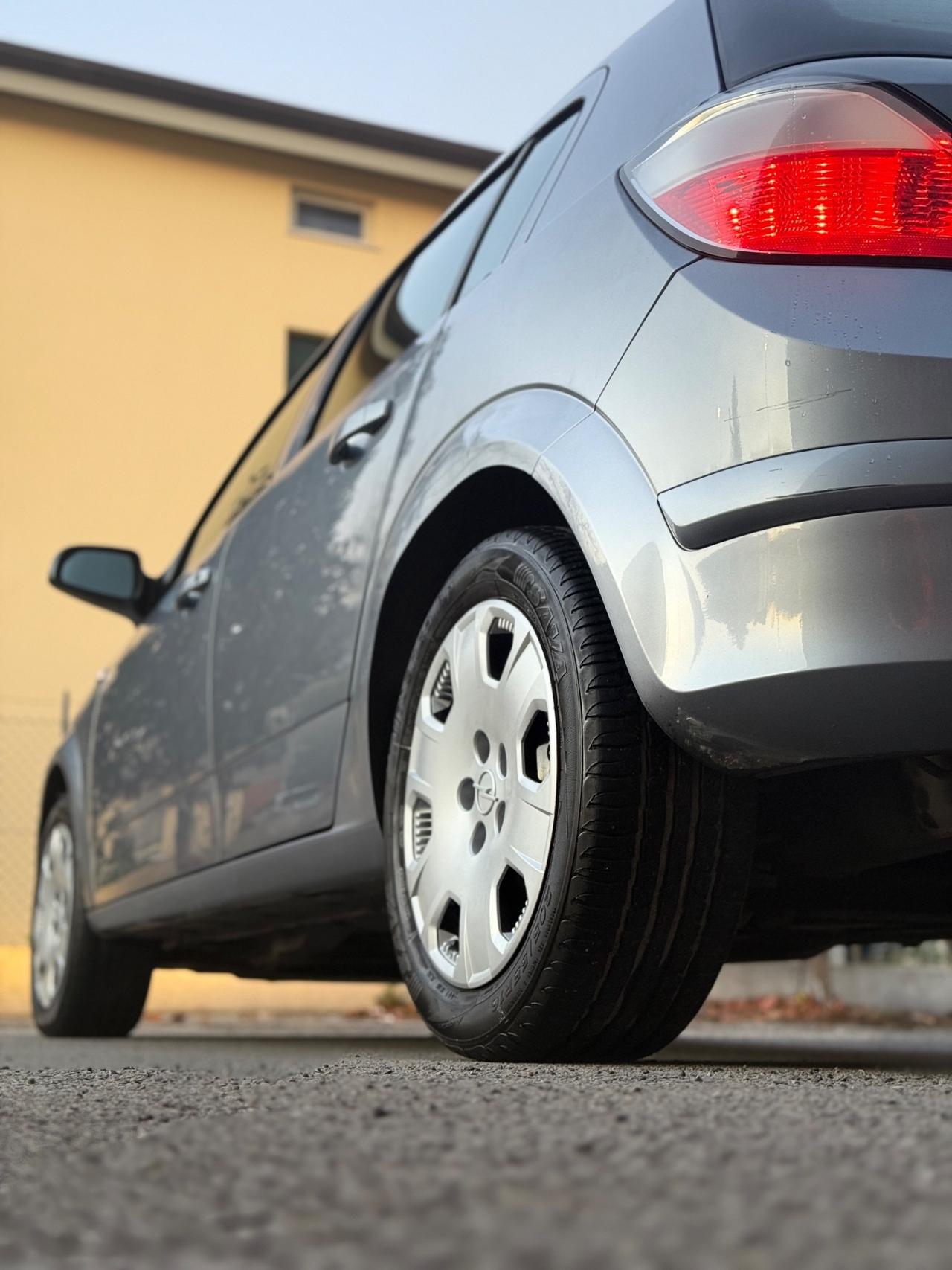 Opel Astra 1.7 CDTI 101CV 5 porte Cosmo