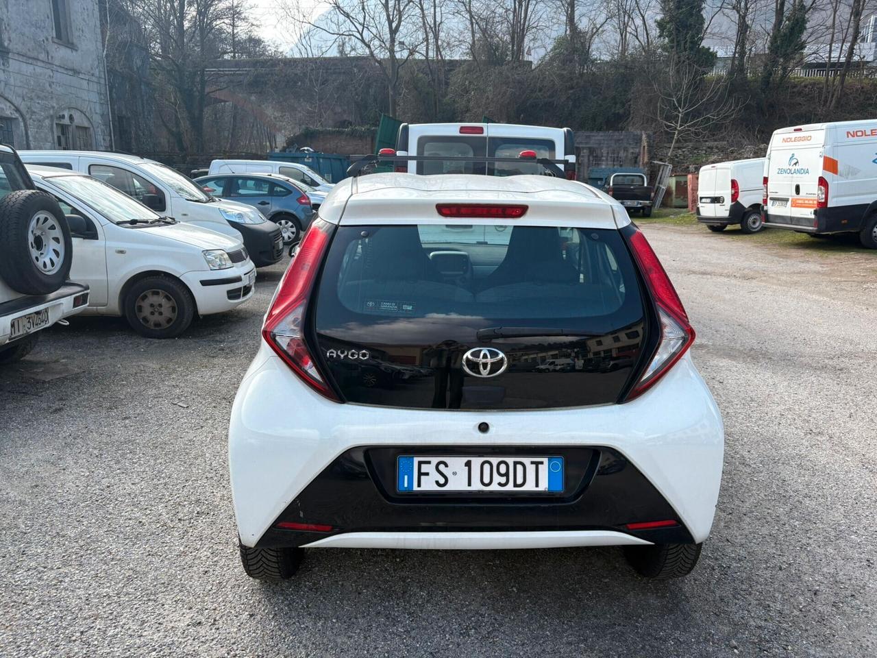 Toyota Aygo 1.0 VVT-i x-business