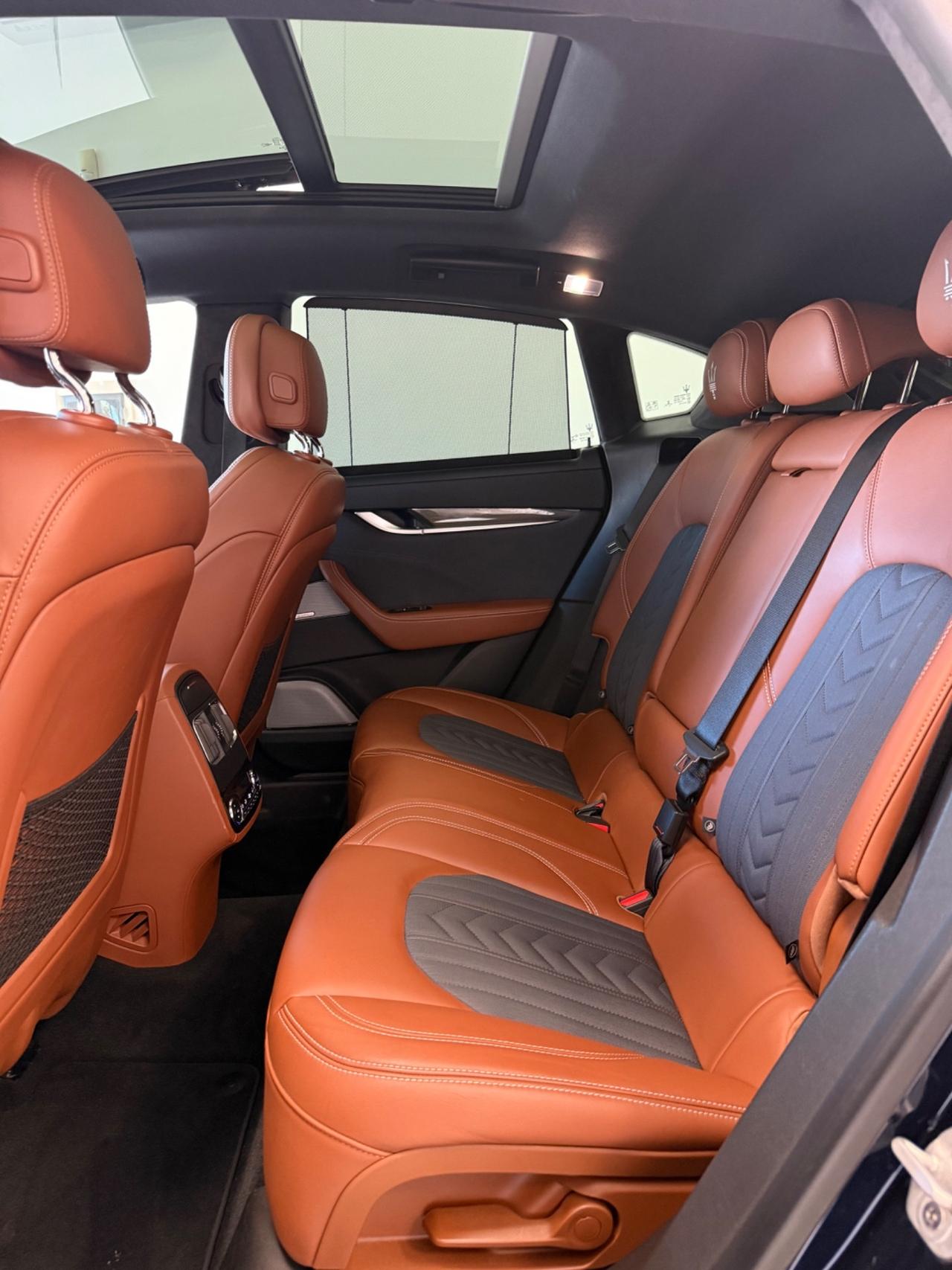 Maserati Levante Granlusso 250 auto TETTO APRIBIE APPLE CARPLAY,TELECAMERA,NAVI,KM CERTIFICATI ITALIA