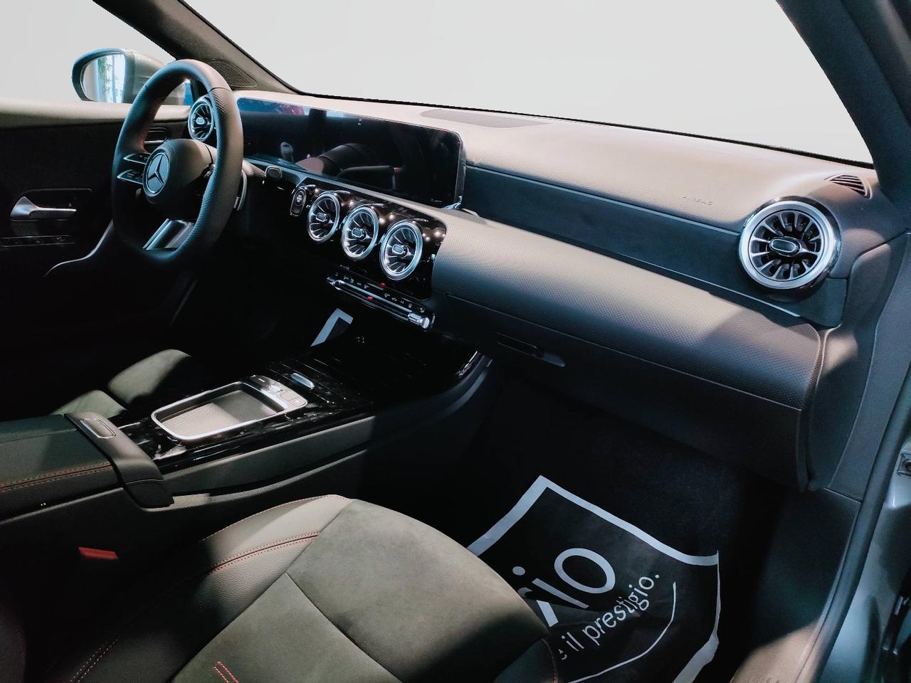 Mercedes-Benz A 250 e con tecnologia ibrida EQ