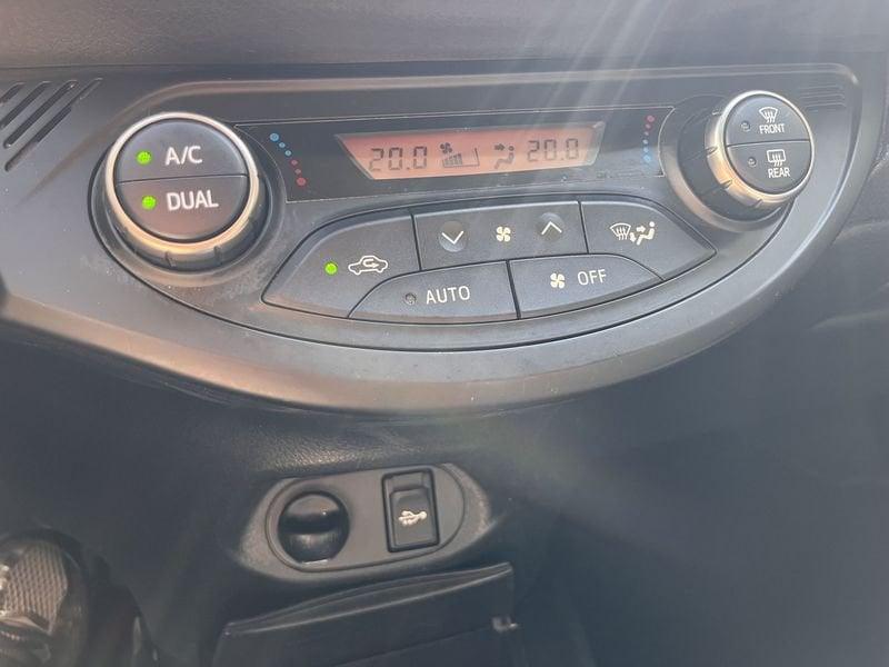 Toyota Yaris 1.3 Dual VVT-i 99cv Lounge