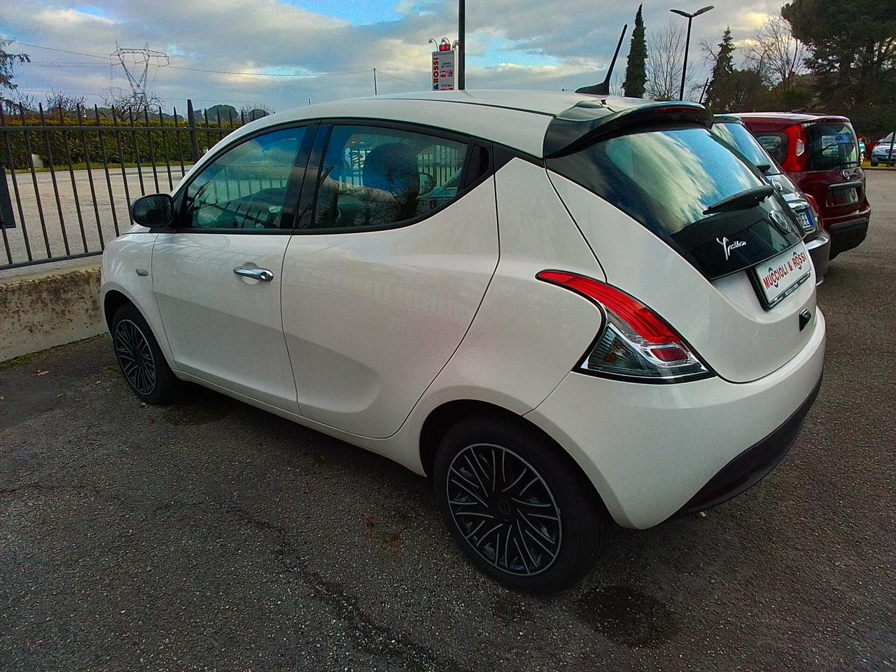 Lancia Ypsilon GOLD 1.0 Hybrid 70cv