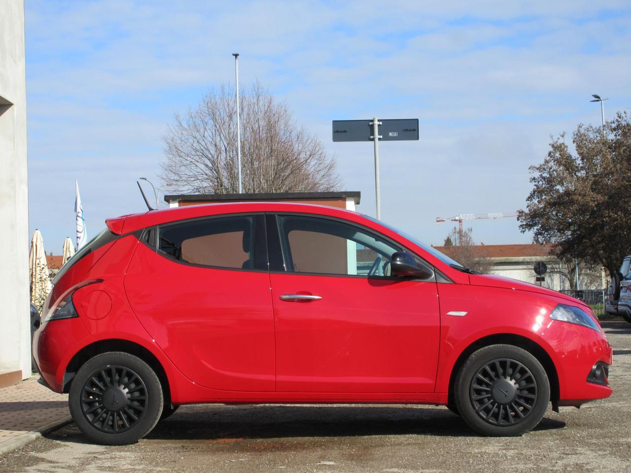 Lancia Ypsilon 1.0 firefly hybrid Silver s&s 70cv