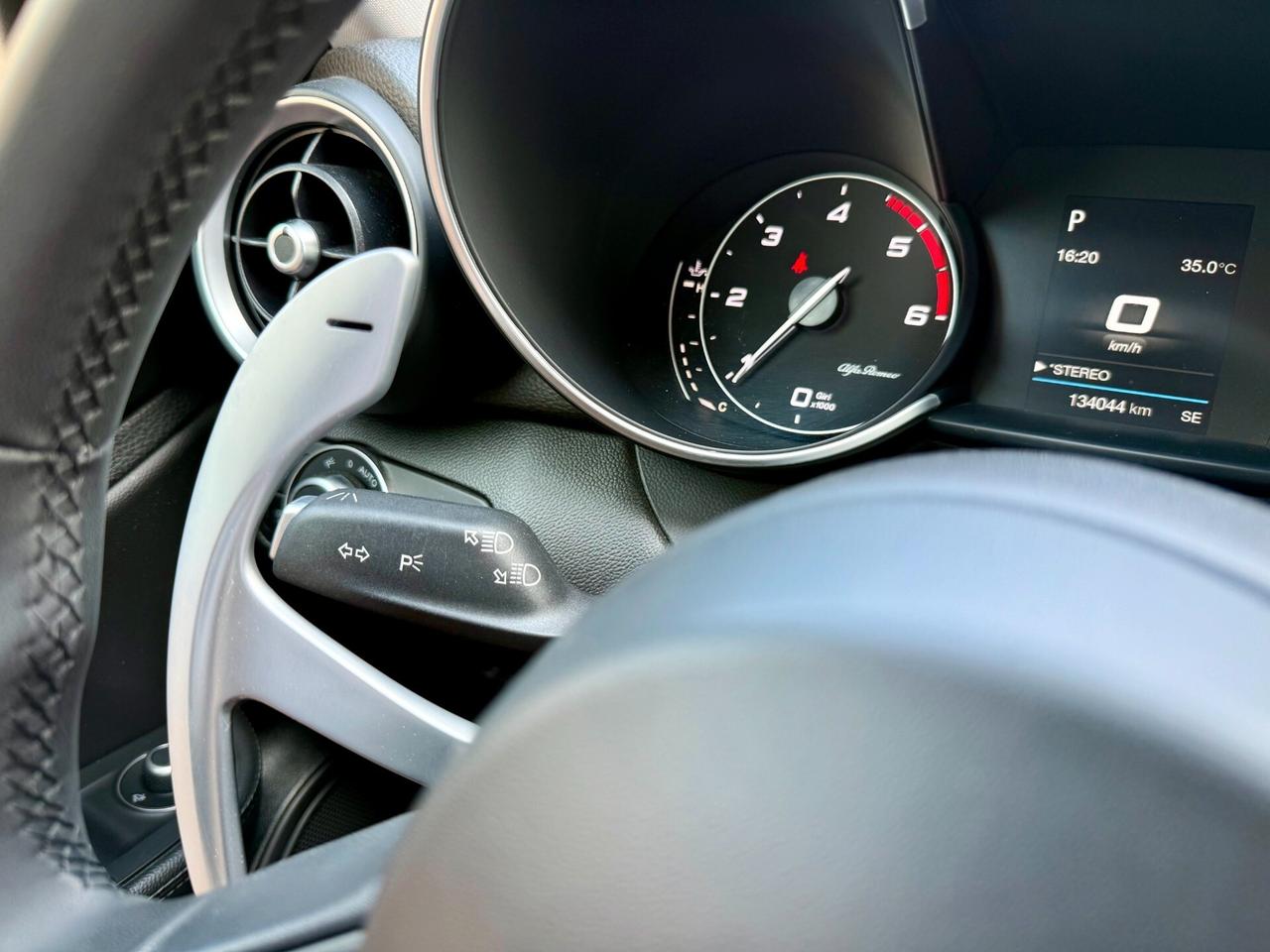 Alfa Romeo Giulia 2.2 t Business Sport Launch Edition 180cv auto