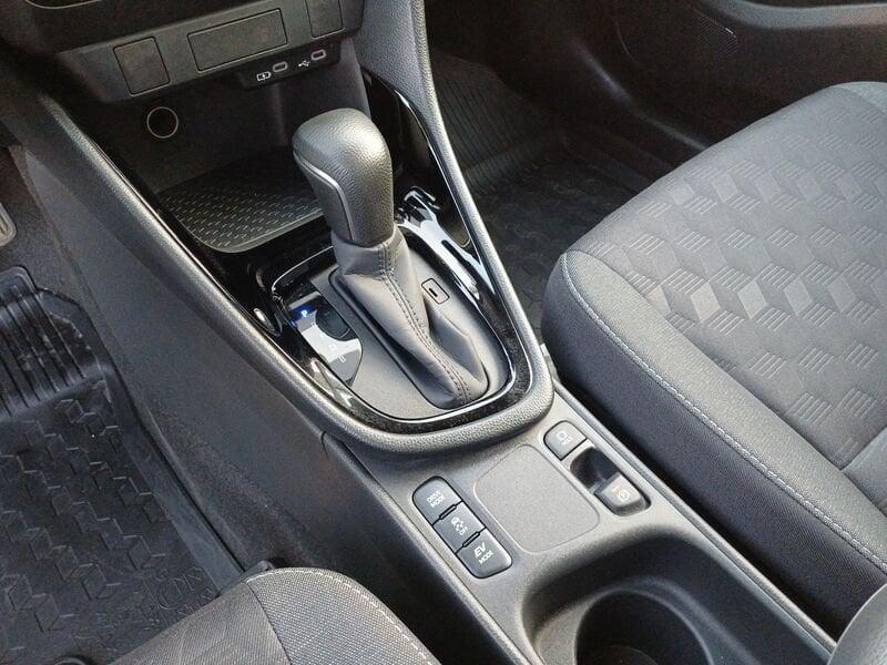 Toyota Yaris Yaris 1.5h 130 Lounge