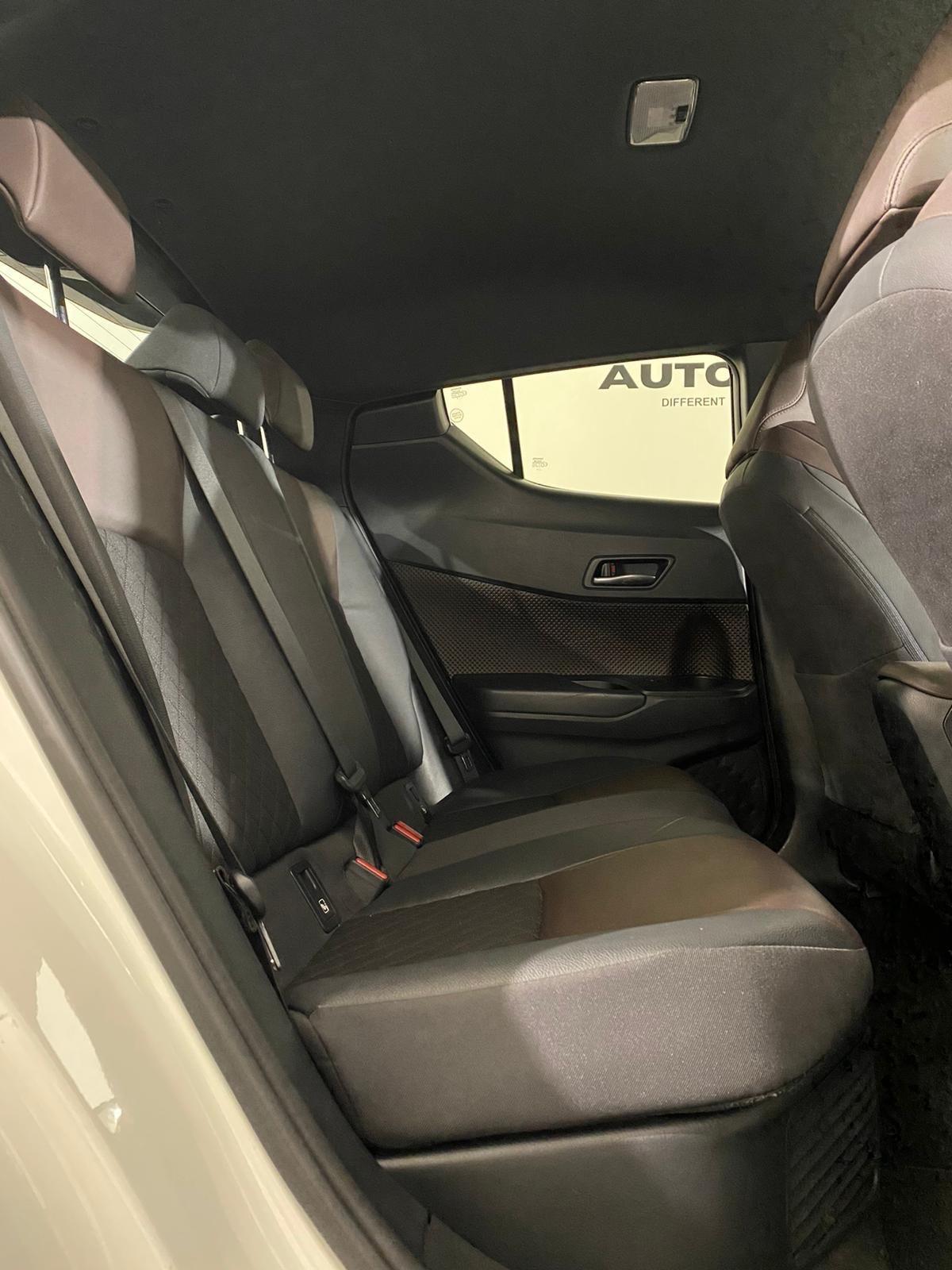 Toyota C-HR 1.8 Hybrid E-CVT * SOLO 64000 KM*
