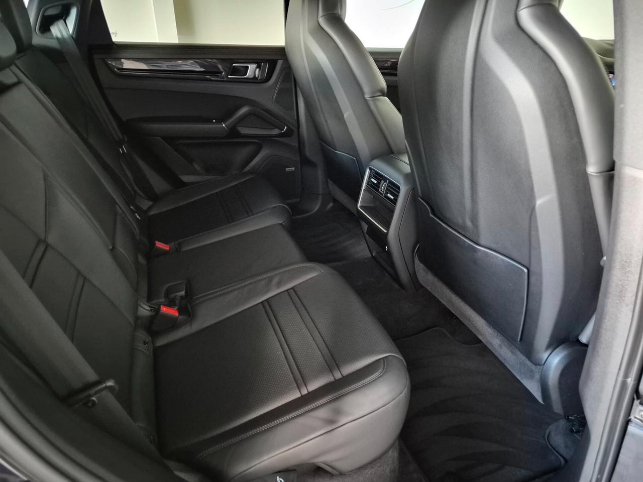 Porsche Cayenne COUPE' 3.0 E-HYBRID TIPTRONIC 462CV 5PORTE C.21 PINZE VERDI SOSP.ADATTIVE SED.ELETTRICI VENTILATI 18 VIE BOSE SCARICHI SPORT