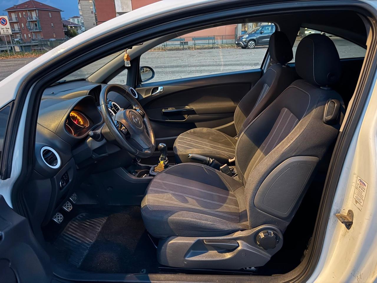 Opel Corsa 1.2 85CV 3 porte GPL-TECH b-color