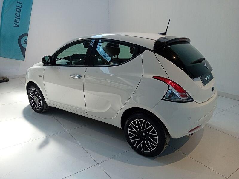 Lancia Ypsilon 1.0 FireFly 5 porte Hybrid Platino