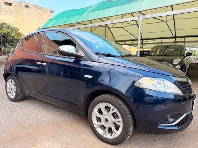 Lancia Ypsilon 1.2 69 CV 5 porte S&S Platinum