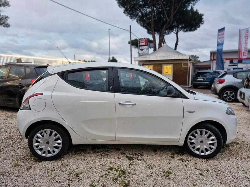 Lancia Ypsilon 1.2 69 CV 5 porte Silver