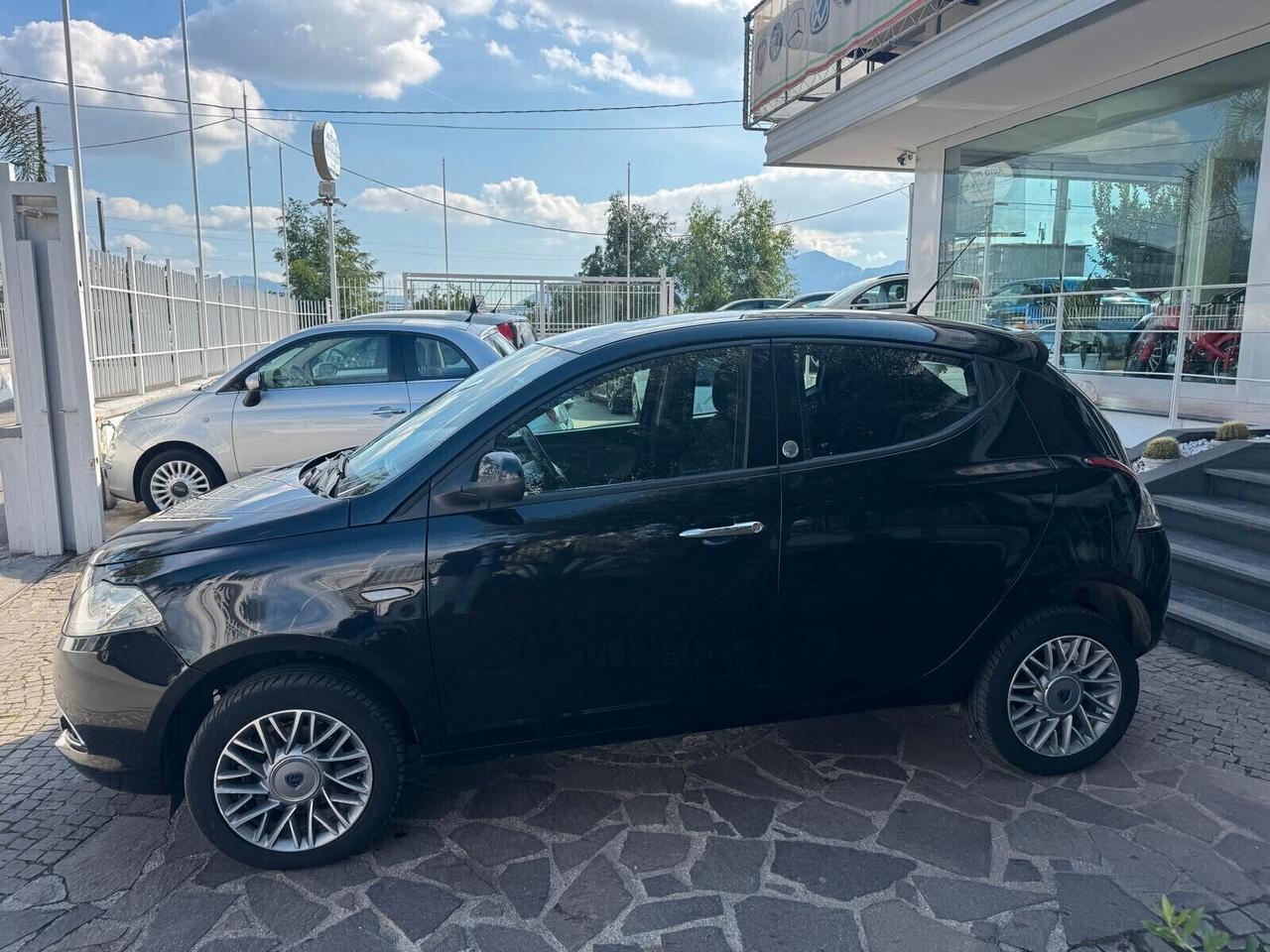 Lancia Ypsilon 0.9 TwinAir 85 Metano Ecochic Silver